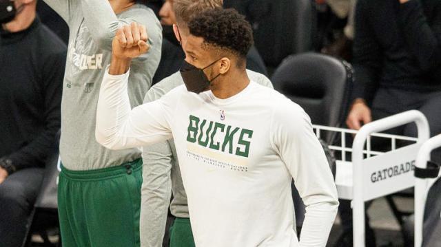 1625634191263004616.jpg Giannis-Antetokounmpo-knee-injury-Bucks-star-out-for-Game-6.jpg